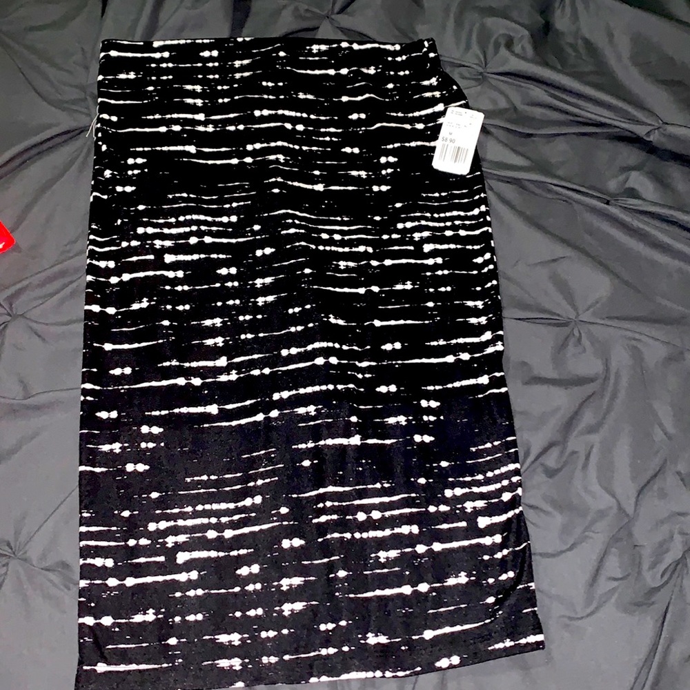 BRAND NEW 💥Medium long black and white skirt